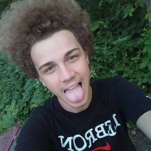 Meet your Posher, Devin